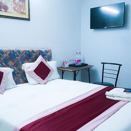 Comodo Satya Niketan Residency Új-Delhi Kültér fotó