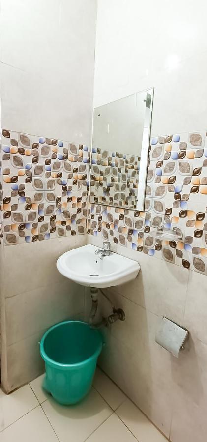 Comodo Satya Niketan Residency Új-Delhi Kültér fotó