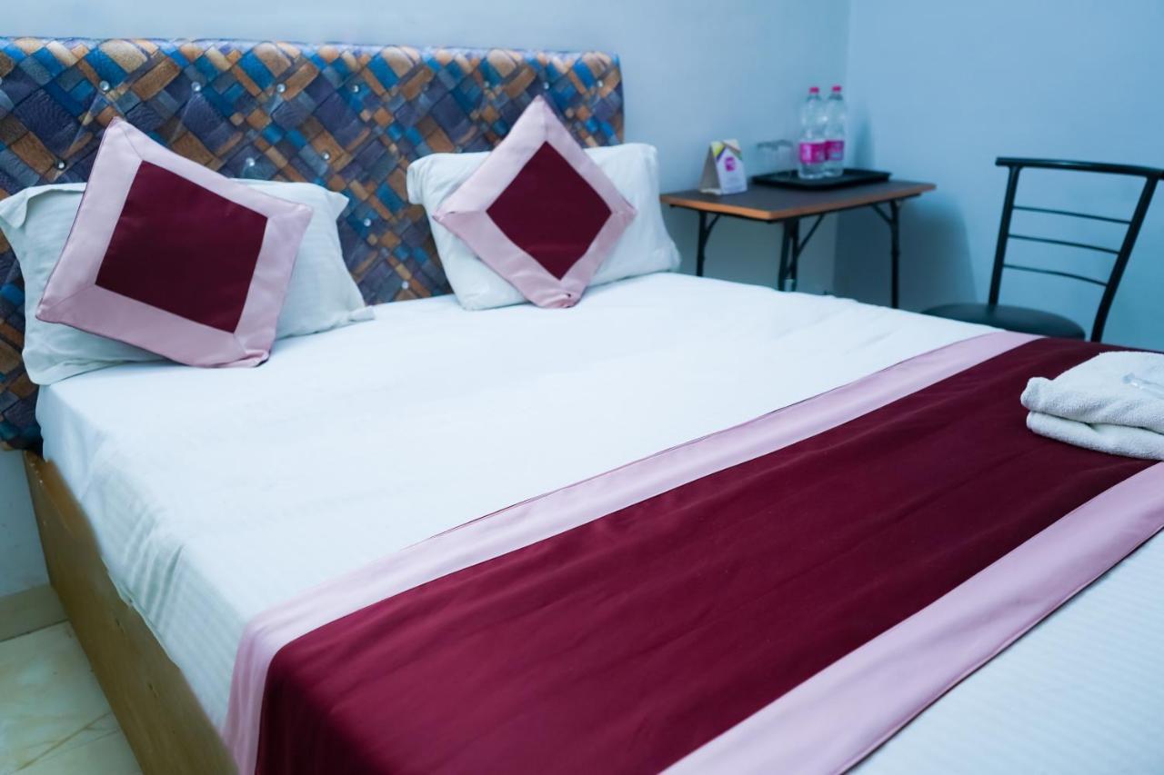 Comodo Satya Niketan Residency Új-Delhi Kültér fotó